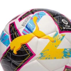 Balón Puma LaLiga 1 Orbita Hybrid "El Clásico" 2022-2023 -Puma Ventas balon puma laliga 1 orbita hybrid el clasico 2022 2023 white beetroot purple blue atoll 2