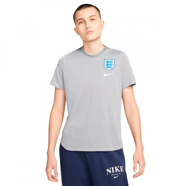 Camiseta Nike Inglaterra Fanswear Euro 2022 Mujer 3 Camiseta Nike Inglaterra Fanswear Euro 2022 Mujer