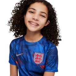 Camiseta Nike Inglaterra Pre-Match Mundial Qatar 2022 Niño -Puma Ventas camiseta nike inglaterra pre match mundial qatar 2022 nino blue void game royal challenge red 2