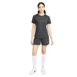 Pantalón Corto Nike Dri-Fit Academy Mujer -Puma Ventas pantalon corto nike dri fit academy mujer dark smoke grey dark russet off noir 4