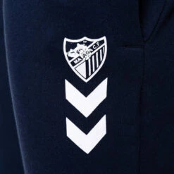 Pantalón Largo Hummel Málaga CF Fanswear 2022-2023 -Puma Ventas pantalon largo hummel malaga cf fanswear 2022 2023 marine 2