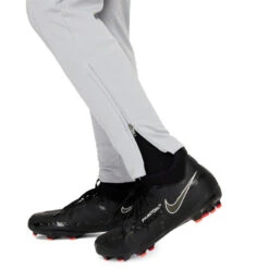 Pantalón Largo Nike Dri-Fit Academy 23 Niño 11 Pantalón Largo Nike Dri-Fit Academy 23 Niño -Puma Ventas pantalon largo nike dri fit academy 23 nino silver black 4